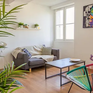 https://studio-avec-vue-centre-ville-pop-wifi.fr-provencehotel.com